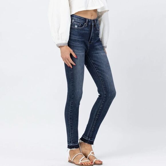NWT Judy Blue Dark and Twisty Tummy Control Dark Wash Skinny Jeans Sz 25 - Picture 1 of 9